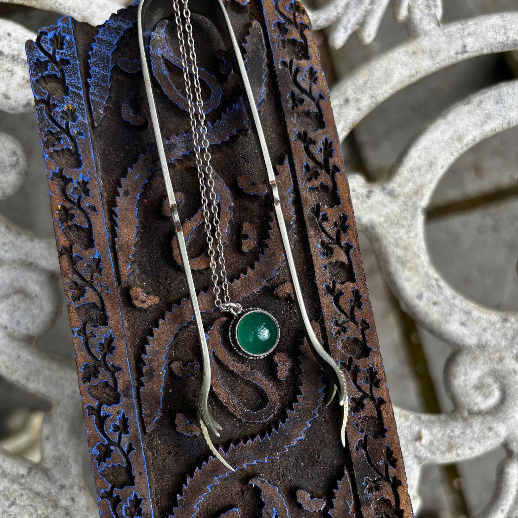 Vintage silver and green agate pendant necklace
