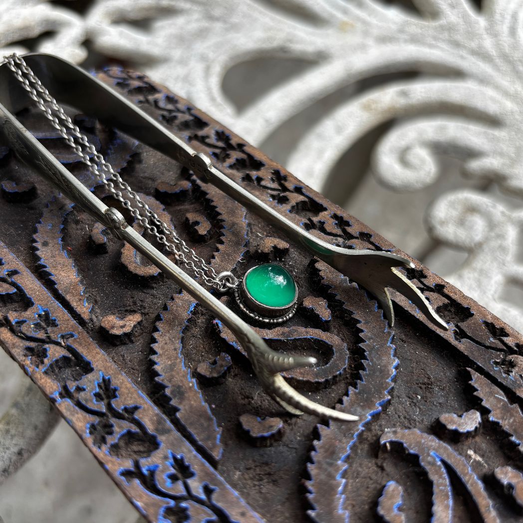 Vintage silver and green agate pendant necklace